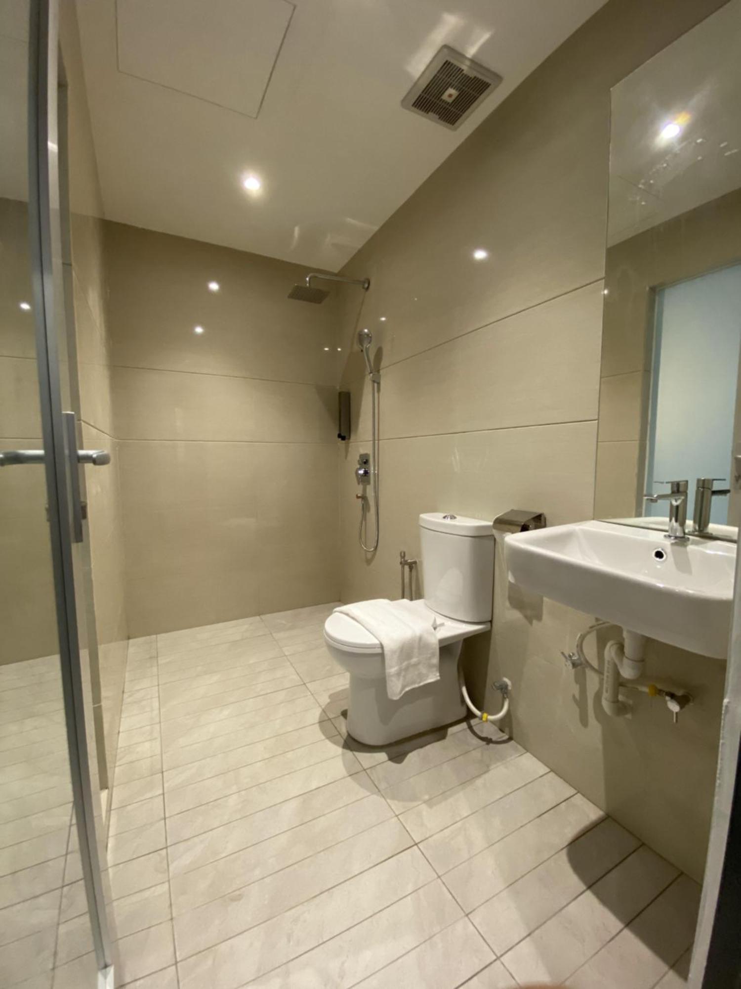T Hotel Jalan Sultanah Alor Setar Bagian luar foto