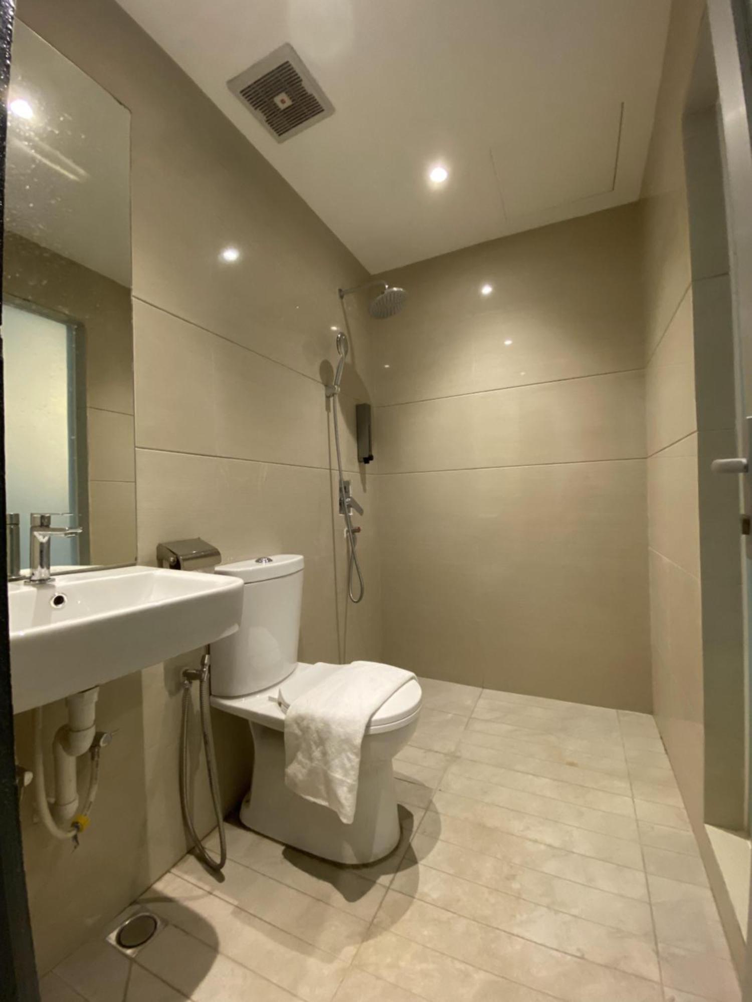 T Hotel Jalan Sultanah Alor Setar Bagian luar foto
